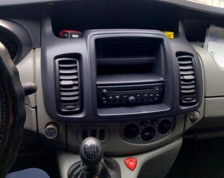 Белый Опель Виваро, объемом двигателя 2 л и пробегом 370 тыс. км за 9800 $, фото 2 на Automoto.ua