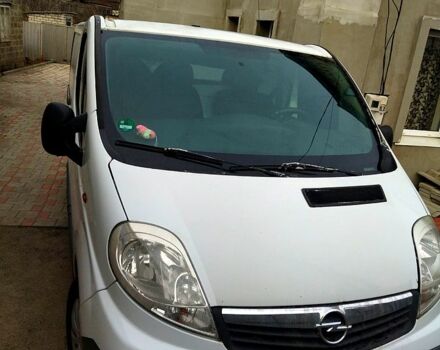 Белый Опель Виваро, объемом двигателя 2 л и пробегом 370 тыс. км за 9800 $, фото 1 на Automoto.ua