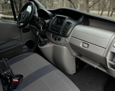 Білий Опель Віваро, об'ємом двигуна 2 л та пробігом 208 тис. км за 11000 $, фото 4 на Automoto.ua