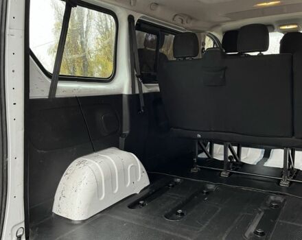 Білий Опель Віваро, об'ємом двигуна 1.6 л та пробігом 253 тис. км за 15500 $, фото 4 на Automoto.ua