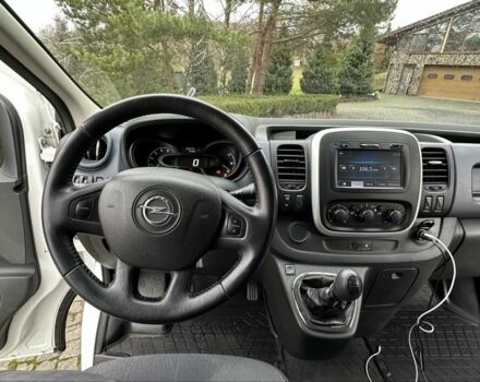 Белый Опель Виваро, объемом двигателя 1.6 л и пробегом 260 тыс. км за 10900 $, фото 5 на Automoto.ua