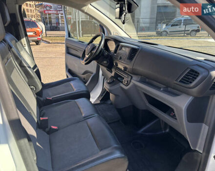 Белый Опель Виваро, объемом двигателя 2 л и пробегом 160 тыс. км за 17800 $, фото 9 на Automoto.ua