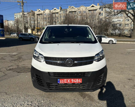 Белый Опель Виваро, объемом двигателя 2 л и пробегом 160 тыс. км за 17800 $, фото 2 на Automoto.ua