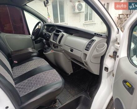 Белый Опель Виваро, объемом двигателя 1.87 л и пробегом 235 тыс. км за 6000 $, фото 4 на Automoto.ua