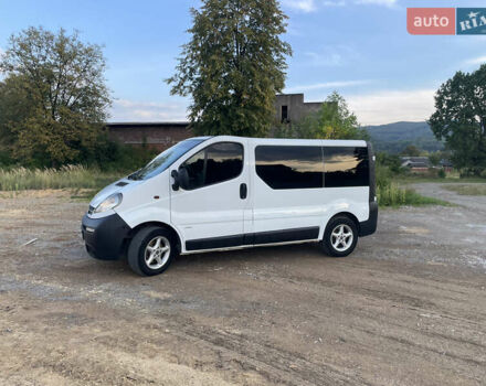 Белый Опель Виваро, объемом двигателя 1.87 л и пробегом 270 тыс. км за 6100 $, фото 3 на Automoto.ua