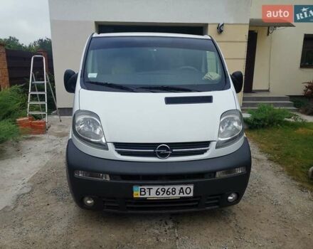 Белый Опель Виваро, объемом двигателя 1.9 л и пробегом 369 тыс. км за 6000 $, фото 1 на Automoto.ua