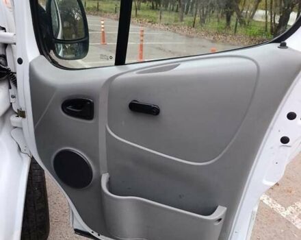 Белый Опель Виваро, объемом двигателя 1.9 л и пробегом 386 тыс. км за 5800 $, фото 6 на Automoto.ua