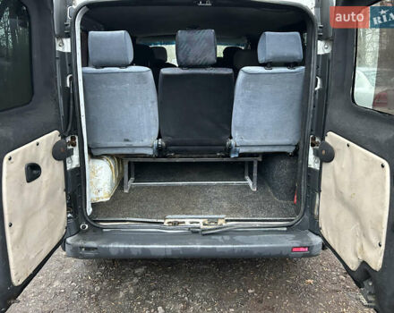 Белый Опель Виваро, объемом двигателя 1.9 л и пробегом 380 тыс. км за 4699 $, фото 24 на Automoto.ua