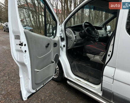 Белый Опель Виваро, объемом двигателя 1.9 л и пробегом 380 тыс. км за 4699 $, фото 21 на Automoto.ua