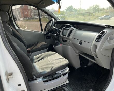 Белый Опель Виваро, объемом двигателя 1.9 л и пробегом 385 тыс. км за 5999 $, фото 5 на Automoto.ua