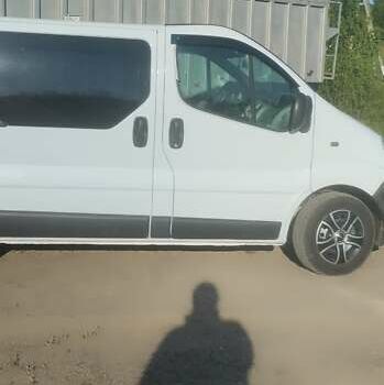 Белый Опель Виваро, объемом двигателя 0 л и пробегом 440 тыс. км за 5548 $, фото 2 на Automoto.ua