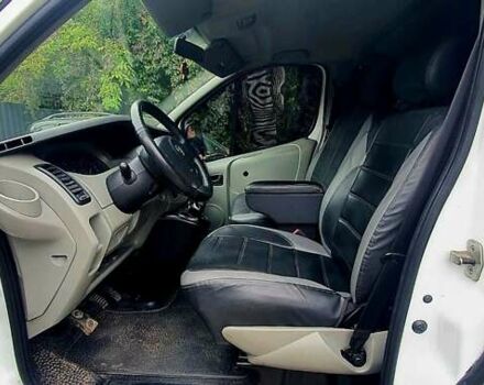 Белый Опель Виваро, объемом двигателя 2.5 л и пробегом 309 тыс. км за 7300 $, фото 5 на Automoto.ua