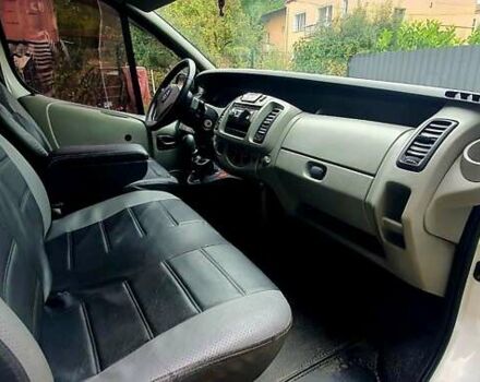 Белый Опель Виваро, объемом двигателя 2.5 л и пробегом 309 тыс. км за 7300 $, фото 7 на Automoto.ua