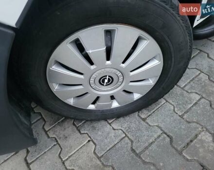 Білий Опель Віваро, об'ємом двигуна 1.9 л та пробігом 243 тис. км за 7800 $, фото 117 на Automoto.ua