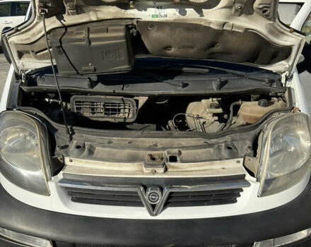 Белый Опель Виваро, объемом двигателя 1.9 л и пробегом 415 тыс. км за 5999 $, фото 18 на Automoto.ua