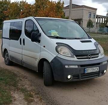Белый Опель Виваро, объемом двигателя 2.46 л и пробегом 317 тыс. км за 7700 $, фото 1 на Automoto.ua