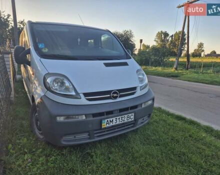 Белый Опель Виваро, объемом двигателя 1.9 л и пробегом 394 тыс. км за 7800 $, фото 1 на Automoto.ua