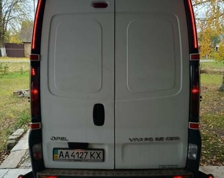 Белый Опель Виваро, объемом двигателя 2.5 л и пробегом 252 тыс. км за 7500 $, фото 1 на Automoto.ua