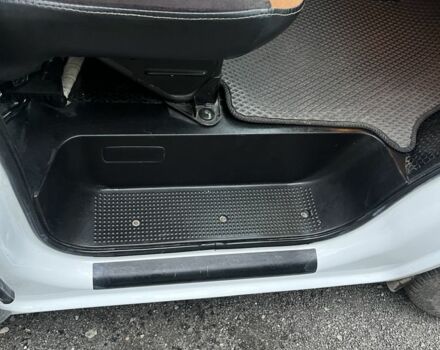 Білий Опель Віваро, об'ємом двигуна 1.9 л та пробігом 327 тис. км за 7500 $, фото 7 на Automoto.ua