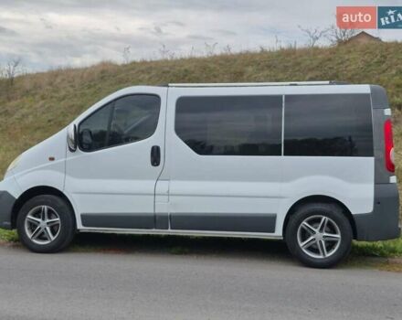 Белый Опель Виваро, объемом двигателя 2 л и пробегом 334 тыс. км за 8000 $, фото 2 на Automoto.ua