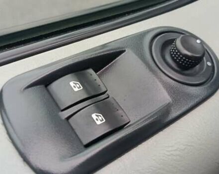 Белый Опель Виваро, объемом двигателя 1.9 л и пробегом 237 тыс. км за 8800 $, фото 18 на Automoto.ua