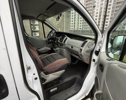 Білий Опель Віваро, об'ємом двигуна 2.5 л та пробігом 300 тис. км за 8100 $, фото 4 на Automoto.ua