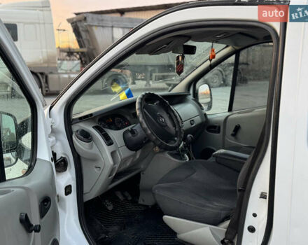 Белый Опель Виваро, объемом двигателя 1.9 л и пробегом 392 тыс. км за 6900 $, фото 7 на Automoto.ua