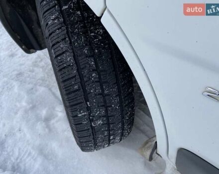 Белый Опель Виваро, объемом двигателя 2.5 л и пробегом 264 тыс. км за 8500 $, фото 2 на Automoto.ua