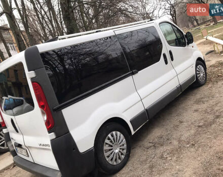 Белый Опель Виваро, объемом двигателя 2 л и пробегом 170 тыс. км за 8500 $, фото 4 на Automoto.ua