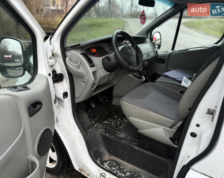 Білий Опель Віваро, об'ємом двигуна 2 л та пробігом 428 тис. км за 6999 $, фото 10 на Automoto.ua