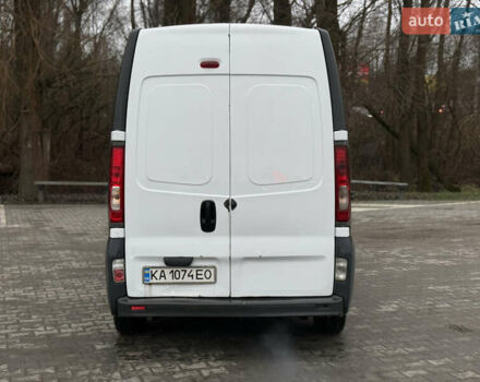 Білий Опель Віваро, об'ємом двигуна 2 л та пробігом 428 тис. км за 6999 $, фото 4 на Automoto.ua