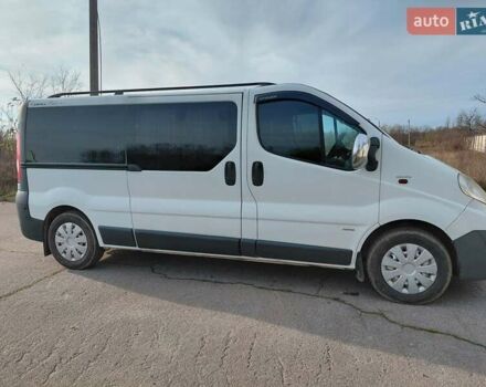 Белый Опель Виваро, объемом двигателя 2 л и пробегом 385 тыс. км за 8800 $, фото 4 на Automoto.ua