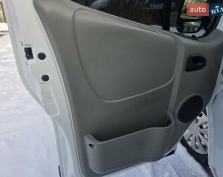 Белый Опель Виваро, объемом двигателя 2 л и пробегом 298 тыс. км за 8500 $, фото 7 на Automoto.ua