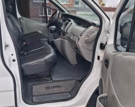 Білий Опель Віваро, об'ємом двигуна 2 л та пробігом 302 тис. км за 8500 $, фото 1 на Automoto.ua