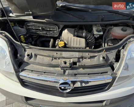 Белый Опель Виваро, объемом двигателя 2 л и пробегом 330 тыс. км за 5999 $, фото 32 на Automoto.ua