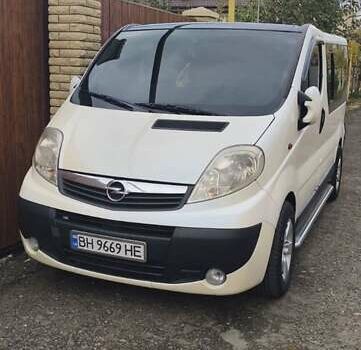 Белый Опель Виваро, объемом двигателя 2 л и пробегом 394 тыс. км за 9300 $, фото 2 на Automoto.ua