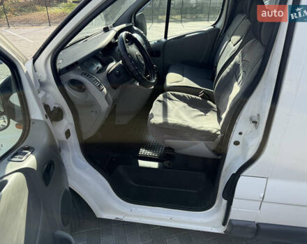 Белый Опель Виваро, объемом двигателя 2 л и пробегом 330 тыс. км за 5999 $, фото 20 на Automoto.ua