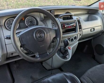 Білий Опель Віваро, об'ємом двигуна 2 л та пробігом 436 тис. км за 8700 $, фото 6 на Automoto.ua