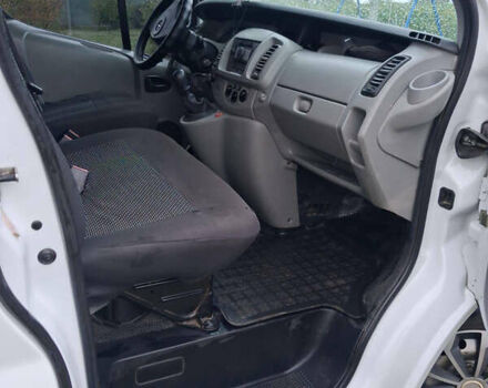 Білий Опель Віваро, об'ємом двигуна 2.46 л та пробігом 320 тис. км за 8500 $, фото 12 на Automoto.ua