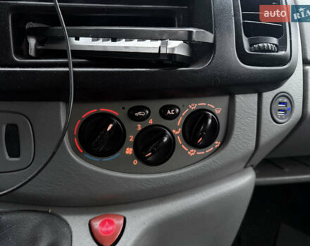 Білий Опель Віваро, об'ємом двигуна 2 л та пробігом 428 тис. км за 6999 $, фото 13 на Automoto.ua