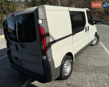 Белый Опель Виваро, объемом двигателя 2 л и пробегом 330 тыс. км за 5999 $, фото 10 на Automoto.ua