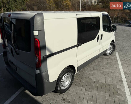 Белый Опель Виваро, объемом двигателя 2 л и пробегом 330 тыс. км за 5999 $, фото 9 на Automoto.ua