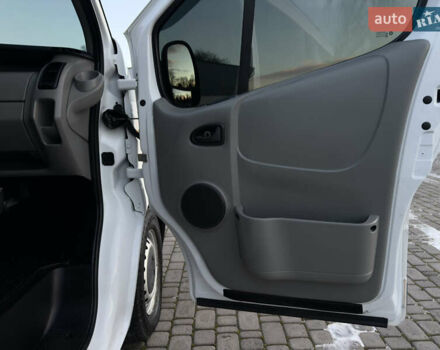 Белый Опель Виваро, объемом двигателя 2 л и пробегом 337 тыс. км за 8850 $, фото 43 на Automoto.ua