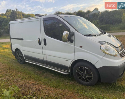 Белый Опель Виваро, объемом двигателя 2 л и пробегом 300 тыс. км за 7000 $, фото 1 на Automoto.ua