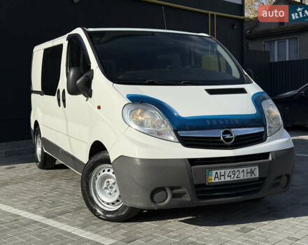 Белый Опель Виваро, объемом двигателя 2 л и пробегом 330 тыс. км за 5999 $, фото 2 на Automoto.ua