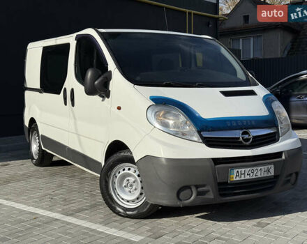 Белый Опель Виваро, объемом двигателя 2 л и пробегом 330 тыс. км за 5999 $, фото 3 на Automoto.ua