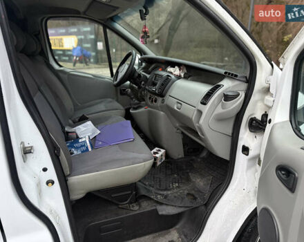 Білий Опель Віваро, об'ємом двигуна 2 л та пробігом 428 тис. км за 6999 $, фото 9 на Automoto.ua