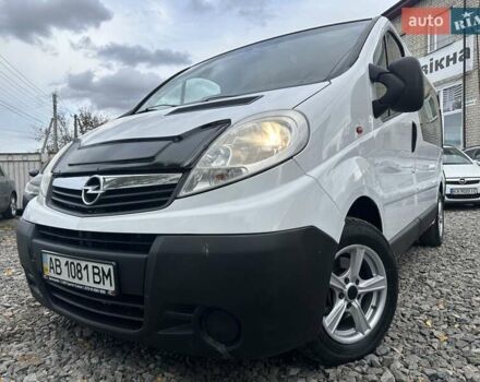Белый Опель Виваро, объемом двигателя 2 л и пробегом 333 тыс. км за 8800 $, фото 2 на Automoto.ua