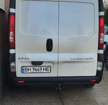 Белый Опель Виваро, объемом двигателя 2 л и пробегом 394 тыс. км за 9300 $, фото 1 на Automoto.ua