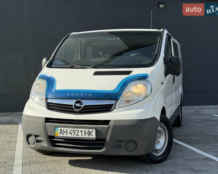 Белый Опель Виваро, объемом двигателя 2 л и пробегом 330 тыс. км за 5999 $, фото 1 на Automoto.ua